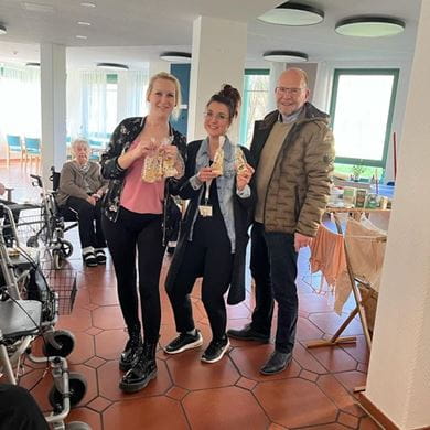 Easter cookies volunteers Purmo Germany nursing home Vienenburg