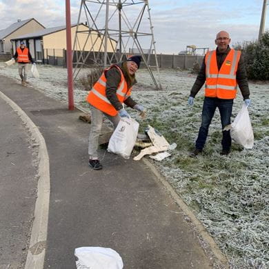 Finimetal volunteers community cleaning Biache