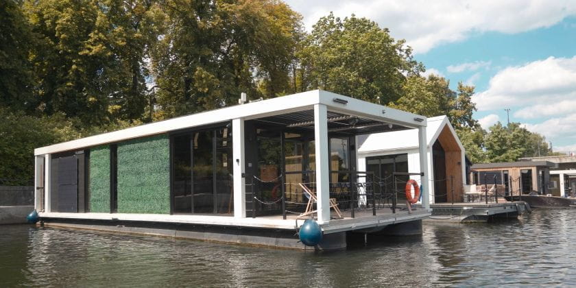 La Mare houseboat